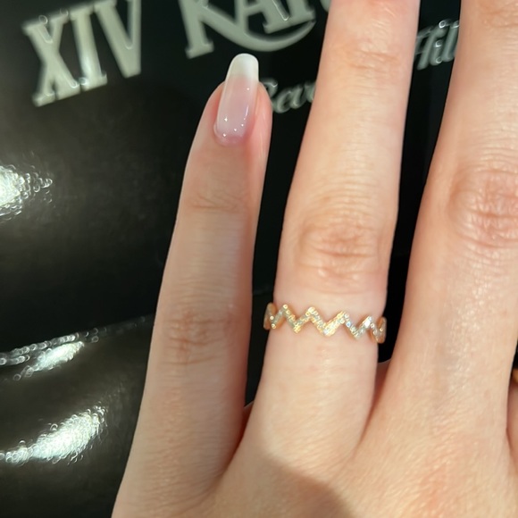 14 Karat Rose Gold Zig Zag Ring with 0.11 Carats - Picture 2 of 9
